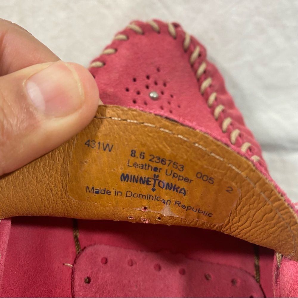 Pink Minnetonka Moccasins Leather Suede Women 8.5 Beaded Stitching Slip on - Picture 2 of 4